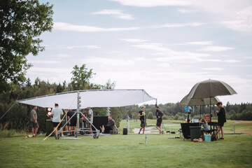 在雨中漫步的时候你是什么样的心情 【我看见你在雨中漫步】的英文怎么写啊